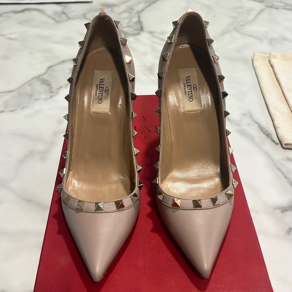 Valentino RockStud Nude Pump